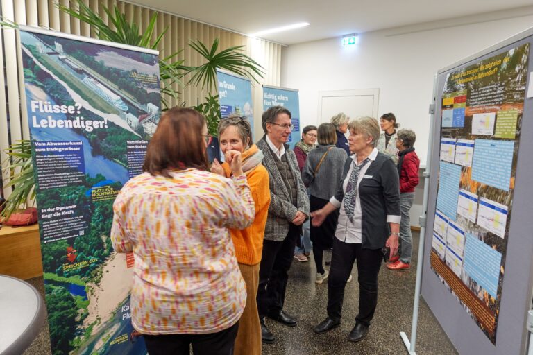 Vernissage: „Wasser im Fluss!? – Wasser in der Krise